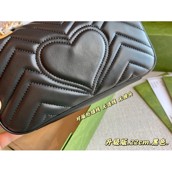 On March 3, 2023, the size of the 220 box upgrade version is 22 * 14cmGG marmont. Small size must get the most classic dual G upgraded cowhide leather from the Pony Mombasa marmont! Hardware! Right grain! Perfect!