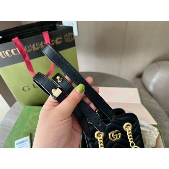 2023.10.03 205 box size: 15.5 * 20cmGG marmont tote The new marmont tote is too beautiful. Multiple back methods can be used for crossbody, shoulder, or hand carrying