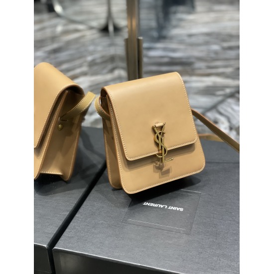 20231128 batch: 610 [] launches a new series of vertical shoulder backpacks, simple and stylish, made of minimalist style smooth plant tanned calf leather, with a gold logo buckle that looks particularly eye-catching! The unique appearance is retro and st