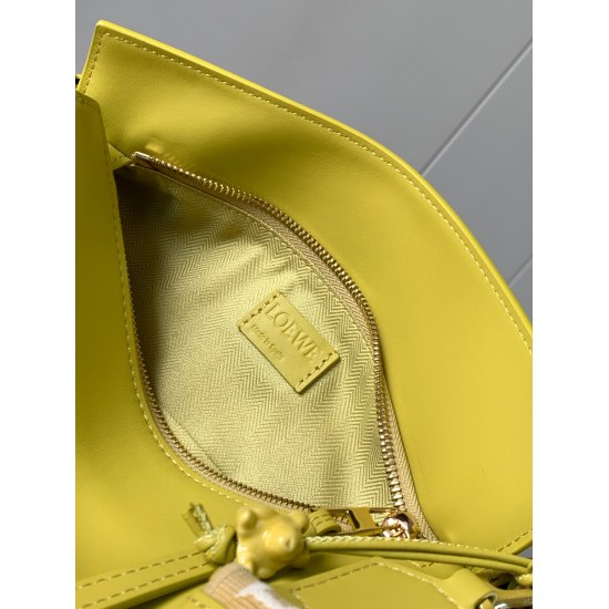 20240325 P950 Ceramic Rabbit Geometric Bag 24CM Puzzle Handbag, Original Factory Imported Calf Leather Flat Pattern Luo Jia Popular Geometric Bag Puzzle Handbag is the first handbag launched by Creative Director Jonathan Anderson for L0EWE. The rectangula