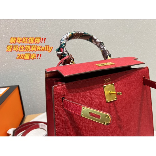 Recommendation for New Year's Red on October 29, 2023 ‼️ P260 folding box ⚠️ Size 28 cm Herm è s Kelly bag (red) 28 grand and retro with stunning upper body