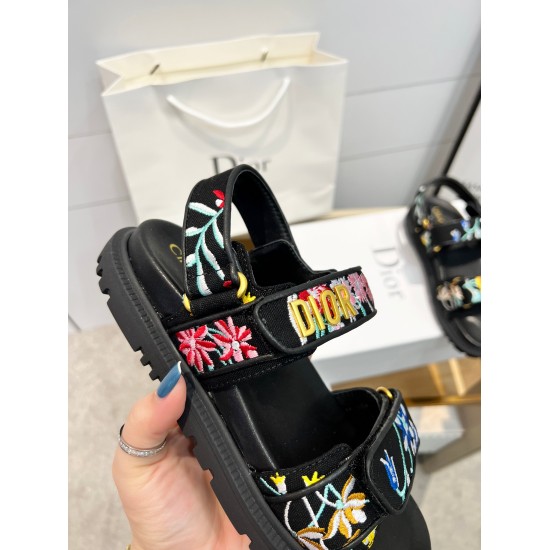2024.01.05 D Home 3/Spring/Summer New Vacation Lazy Sandals, Original 1:1 Development. A brand new design from D family paired with DIOR hardware decoration on the shoe upper, 5D floral design, simple and versatile, super beautiful on the feet. Inner lini