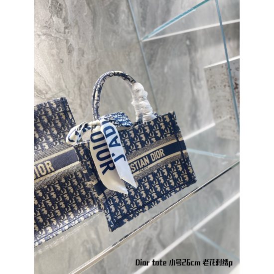 On October 7, 2023, the P245 Small Dior Book Tote is an original work signed by Christian Dior Art Director Maria Grazia Chiuri and has now become a classic of the brand. This small style is designed specifically to accommodate all your daily necessities,