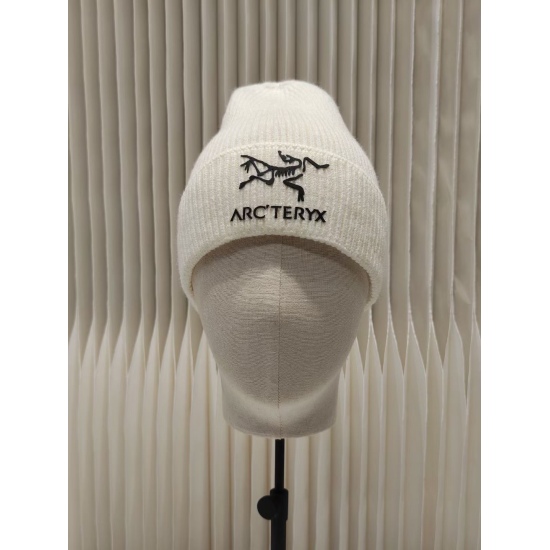 2023.10.2 Run 45 Archaeopteryx Knitted Wool Hat, High Quality Customized Wool, Simple and Handsome New Logo, Unisex Cool Fashion Street Style! Material: 100% cotton wool Head circumference: 55-58 cm can be used