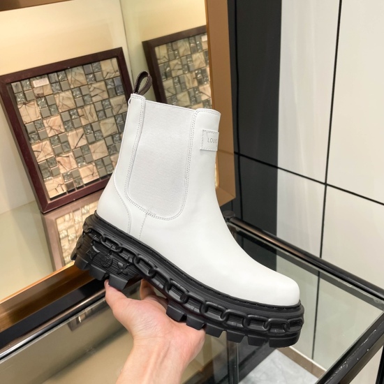 On November 19, 2023, Louis Vuitton's 2023 runway show features a new high-end customized 1:1 replica of various celebrity internet celebrities, featuring a century old classic upper foot comfort with Louis Vuitton logo embossed leather labels and wear-re