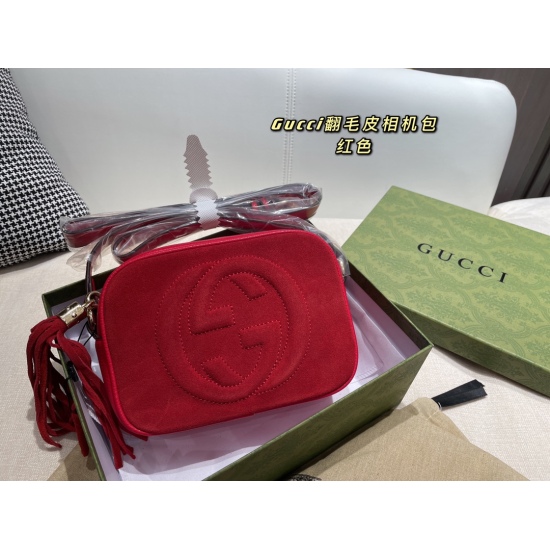 On October 3, 2023, the p170 gift box has a size of 20 14gucci Kuqi suede camera with a high appearance value. It looks good no matter how it is paired, and has strong practicality. The retro style is full, with a large capacity and no weight. Who wouldn'