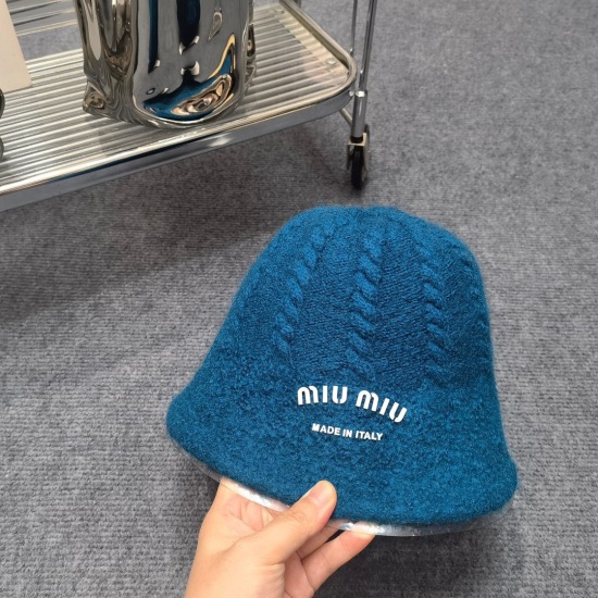 2023.10.2 Run 50Miu~Latest Handmade Hat! Hand hook Fried Dough Twists splicing fisherman's hat, a new style for sweet girls ✔ Can be paired with both cold and warm colors in autumn and winter, with a huge hat shape and a small face! It's really perfect