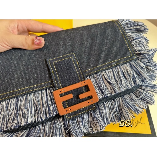 2023.10.26 P205 (with box) size: 2513FENDI Fendi Vintage stick tassel bag with tassel edging, fashionable and personalized classic fabric, easy to match with handheld crossbody ❗ Popular denim elements of the season