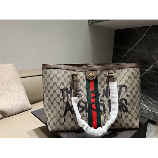 2023.10.03 p175 ⚠ The size 48.27 Gucci Totopohidia co branded original shopping bag can also be so cool! At a glance, I couldn't move my gaze away!