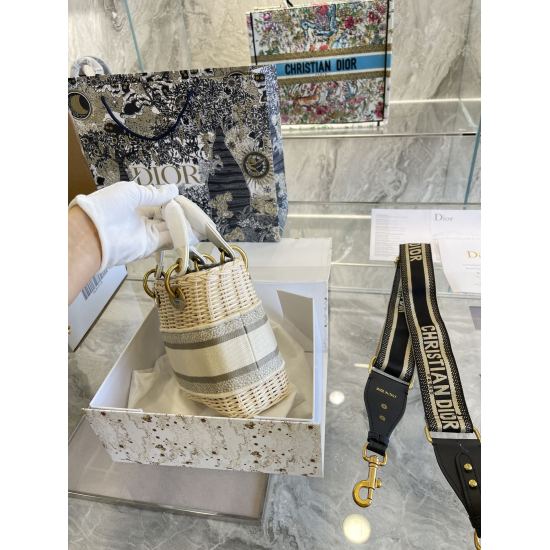 On October 7, 2023, p330 Original Woven Princess Diana | Lady Dior This Lady Dior handbag embodies Dior's profound insight into elegance and beauty. Crafted with traditional handmade techniques and carefully woven wicker, it is a classic fashion item that