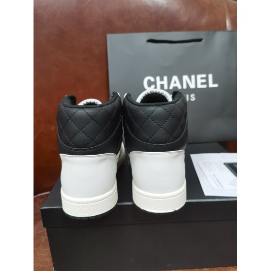 |Couple style small fragrance co branded Nike high top popular casual sports shoes———————— The top-notch version of the fashion circle will showcase the exquisite and minimalist classic elements that never fade away, showcasing a unique dressing style tha