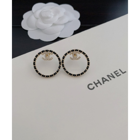 2023.07.23 ch * nel's latest black leather earrings are made of consistent Z brass material