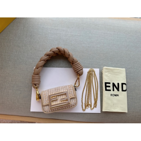 2023.10.26 180 box size: 11 * 8cm Fendi uses Lafite grass to weave a super cute small handbag all summer, super mini!