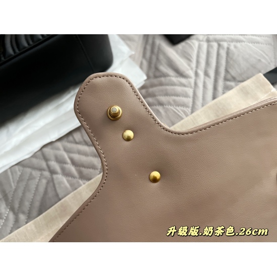 On March 3, 2023, the 235 box with upgraded version size: 26 * 15cmGG marmont is the most classic dual G upgraded cowhide leather for the small horse Mombasa marmont that must be purchased in large sizes! Hardware! Right grain! Perfect!