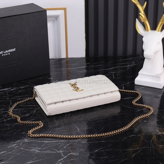 2023.08.09 ysl Saint Laurent [original leather] LE CASSANDRE MATELASS CAR chain pack, new! The wallet is adorned with LE CASSANDRE, paired with square stitching, and comes with a detachable shoulder strap. A timeless style that every girl deserves! Is it 
