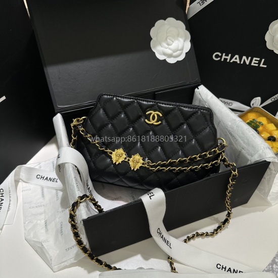 August 14, 2023 P Folding Gift Box Package Size 19.10 Chanel Lion Chain Wrap Spinning Button Design Can Be Lovely, Small, Delicate, Elegant, and Exquisite Fairy Essential