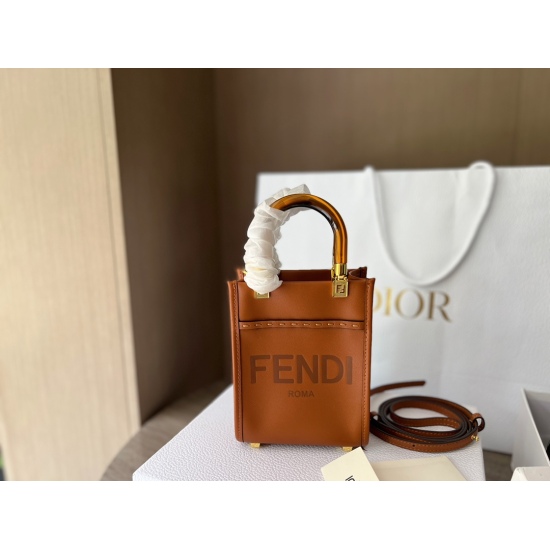 2023.10.26 195 box size: 13 * 18.5cm fendi mini tote music score configuration packaging 〰️ The FD score cowhide material is really practical!!