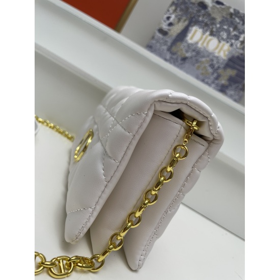 2023.07.20 with box Dior ❤ This season's new Dior Caro chain handbag showcases Dior's high order spirit with a practical design. Crafted with creamy white cow leather and adorned with a unique quilting effect with oversized rattan pattern. The flip is ado