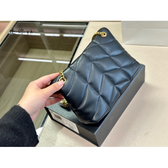 On October 18, 2023, 180 comes with packaging size: 23.14cm (mini) Saint Laurent Cloud Bag LOULOU PUFFER Quilted Lambskin Bag feels like embracing clouds ☁️ A general feeling