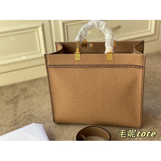 2023.10.26 250 No Box Size: 35 * 30cmF Home Fendi Peekabo Shopping Bag: Classic tote design! But the biggest feature of this one is: portable: crossbody! Handheld material of logs! Advanced, concise and grand!