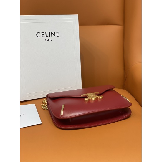 20240315 p1000 [CL Home] New Product BESACE TRIOMPHE Cowhide Chain ⛓️ Bag, outer cowhide leather, inner sheepskin leather lining, metal TRIOPHE logo opening and closing, chain ⛓️ 12 inches (30 centimeters) long! Model: CL199273, size: 24.5 * 17 * 4cm.