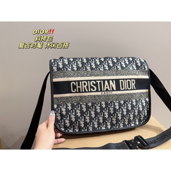 2023.10.07 P210 ⚠ The size 35.26 Dior crossbody bag is an ideal choice for daily casual wear. It is practical and versatile, with a small body and large space that is very suitable for carrying personal items. The fabric is wear-resistant, scratch resista