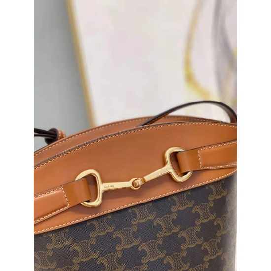 20240315 p800 [CL Home] New CRCY logo printed cow leather bucket bag with classic horseshoe buckle ➕ The Triumphal Arch printed pattern has a high aesthetic value and a retro artistic atmosphere, and the practicality of the bucket design is also strong! F