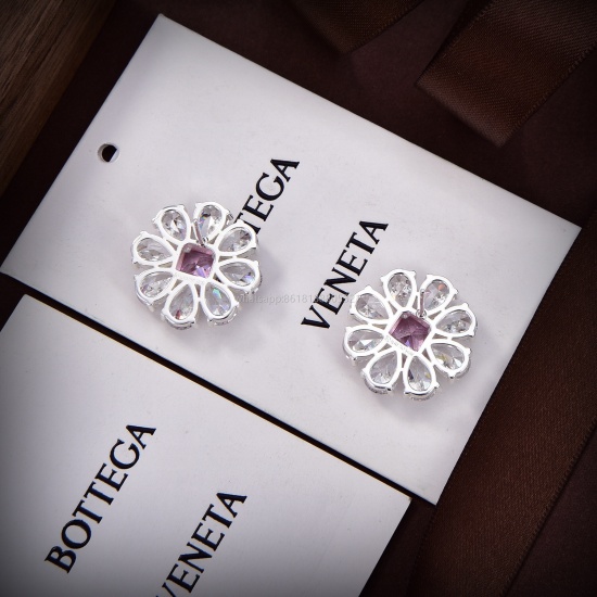 July 23, 2023 ❤️ BV's new earrings have a unique design and personality that completely subverts your impression of traditional earrings, making them charming and eye-catching
