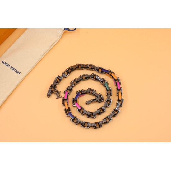 2023.07.11  P Bamboo Knot Color Diamond Colorful Necklace Paradise Chain Bracelet captures the eye with rainbow colors and fashion ideas. Enamel and transparent glass are dipped in bright and bright colors, the chain link is exquisitely carved with Monogr