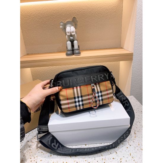 2023.11.17 P175 Burberry Camera Bag The Most Beautiful Small Bag! Same style as celebrities ‼️ Paulie's iconic The Canter Canter handbag! Exquisite and delicate small bag, original imported canvas, carefully selected Haymarket plaid cut pieces, paired wit