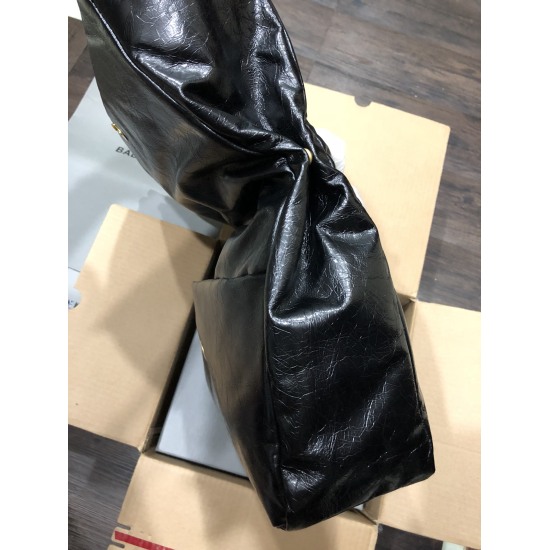 20240324 batch 830 Paris, cowhide black gold] In stock new series, the soft Monaco does give a very relaxed feeling. A soft bag like a pillow can meet various matching needs, with a flexible and textured body. Only using ultra soft calf leather, creating 