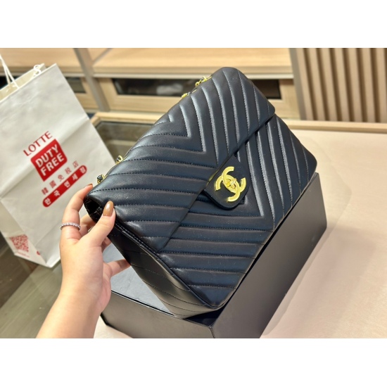 On October 13, 2023, 245 comes with a foldable box. Chanel Belle's backpack is out of print and jumbo Belle's backpack has a large double C logo that is very stylish and stylish. Heavy size: 31.20cm