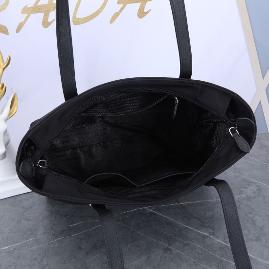 2024.03.12 470 PRADA Mommy Bag Arrives ✌️✌️ Waterproof nylon shopping bag, fashionable and personalized, lightweight and practical, imported original waterproof fabric ➕ Cross border decoration! Exclusive private customized hardware accessories! Allow you