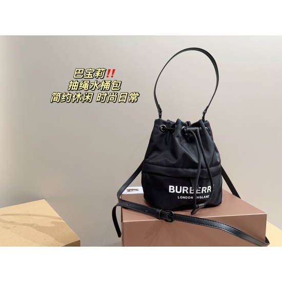 2023.11.17 P175 box matching ⚠️ Size 17.21 Burberry Drawstring Bucket Bag Classic Outlook for the Future Fashion Versatile Upper Body, A and Sassy