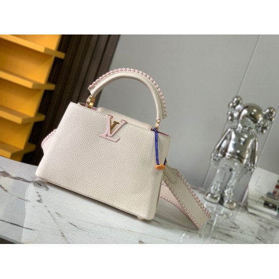 20231125 P1300 [Premium Genuine Leather M21127 Pearl White Woven Gold Buckle] This Capuchines BB handbag gives Taurillon leather a subtle shine, incorporating pearl leather details into the leather handle and detachable wide shoulder straps using hand wea