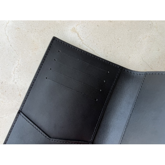 2023.07.11  LV Passport Clip N 410 Embossed Black This passport case showcases the dazzling renewal of the Damier Grahite Giant pattern to fans of the Damier pattern. It features a card slot and cash and ticket pockets while protecting travel documents, p