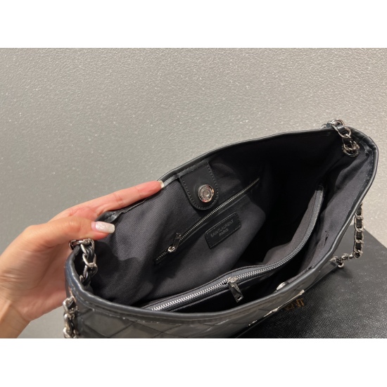 2023.10.18 P200 box matching ⚠ Size 32.24 Saint Laurent Chain Crossbody Bag meets all daily needs, making daily travel very convenient and fashionable