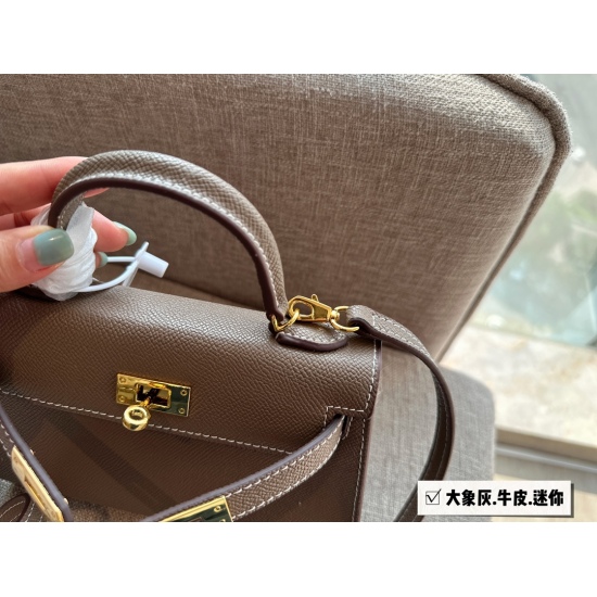 2023.10.29 240 box size: 19 * 12.5cmH Hermes Kellymini second-generation real wife, wife looks great ⚠️ Put down your phone and pretend to be cute! ⚠️ The cross patterned cowhide bag is particularly textured!