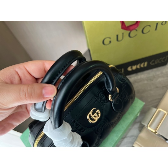 On March 3, 2023, there are many advantages to the GG Matelasse Quilted Handbag 22ss Boston Pillow Bag with 225 boxes! The capacity is very large! Delicate leather! Lightweight and easy to manage