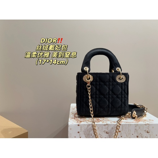 2023.10.07 P210 folding box ⚠ The size is 17.14 Dior Dior velvet princess bag, with a stunning texture. The upper body is really a lady, and it has too much texture. Don't be too absorbent when shopping daily