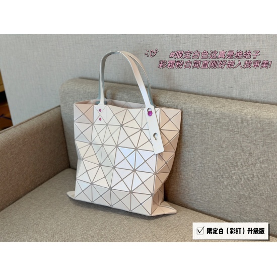 2023.09.03 185 Unpacked Upgrade issey miyake BAOBAO Miyake Shopping Bag: 6x6 size 34x34cm 〰️ Exclusive white giant looks great! Equipped with genuine black and white card and genuine hardware seamless splicing