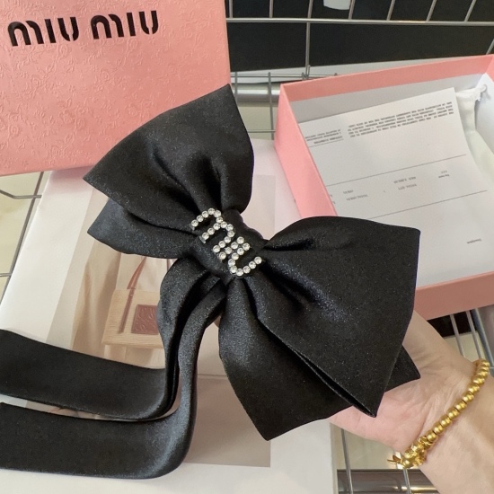 220240401 P 65 ⭐ Heavyweight star quality ⭐ Miumiu's long tailed duckbill top clip transforms little sister into a beautiful artifact! Simple and elegant, the more you look, the better it looks. It's definitely worth buying