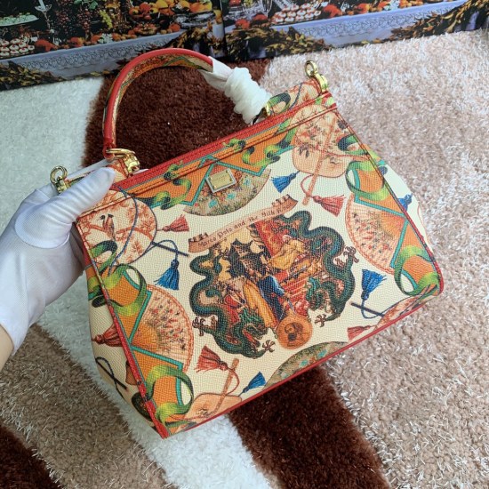 20240319 Batch 500 [Dolce Gabbana Dolce&Gabbana] Leather print can be used for crossbody/hand-held mirror overseas purchasing, with a stylish and imposing appearance. The brand new bag can be paired with any style, as long as you have a fashionable heart,