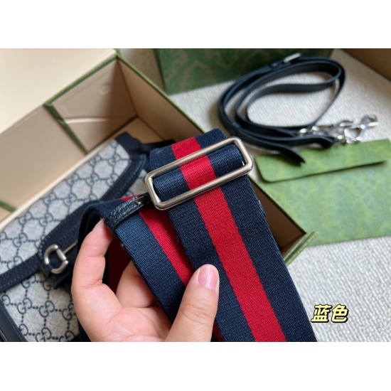 2023.10.03 215 High Order Edition (Gift Box) Size 20 * 14cm Full Set Customized Packaging ‼ The size of the saddle bag is huge and cute, paired with two shoulder straps. The perfect combination of thick and thin shoulder straps can be easily switched. Sea