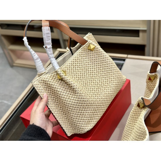 2023.11.10 220 225size: 26.18cm 38.25cm Valentino New Product! Who can refuse Bling Bling bags, small dresses with various flowers in spring and summer~It's completely fine~
