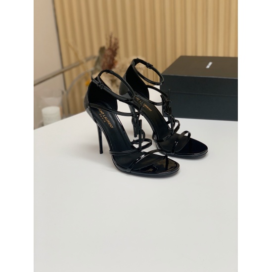 20240326 SAINT LAUREN * letter sandals. Super Invincible Women Flavor Artifact - A must-have for women! Compare the differences between fully customized Z products, molded shoe toe hardware, and perfectly consistent products on the market. Material: Lacqu