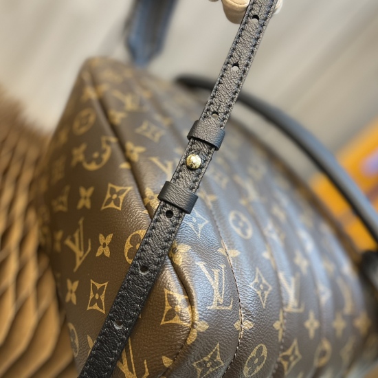 20231125 Internal price P510 Top level original order, [Exclusive background model number: 44874] ✨✨ MONOGRAM Backpack Medium Double Backpack, which shone brightly at the 2017 Early Spring Fashion Show, has a personalized and fashionable style with strong