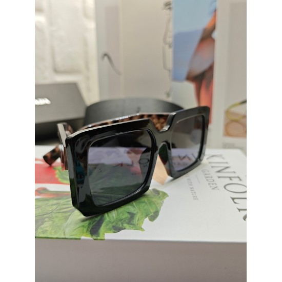 20240413 P85 PRADA Prada Large Frame Sunglasses and Sunglasses Classic Box Design, No Choice of Face Shape, Whether Paired with a Coat or Dress, Very Elegant. Polarized Lenses Prevent UV 5 Colors