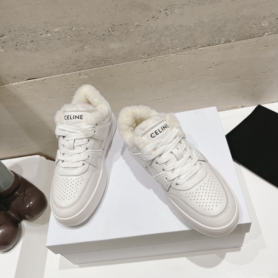 2024.01.05 310 Celine thick soled wool style small white shoes, this autumn and winter not too cold collection is warm, comfortable, fashionable, and versatile. Any clothing can easily match imported cowhide uppers, real wool lining, foot pads, original c