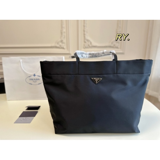 2023.11.06 P155 (no box) size: 3932PRADA New Prada Shopping Bag: Nylon waterproof fabric, simple and lightweight, with large interior space and strong practicality! A stylish and versatile shopping bag that never goes out of style